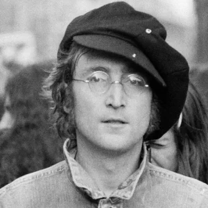 115867680_lennon_75_gettyimages-107715151.jpg-2.webp